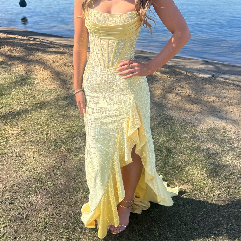 Sherri Hill Prom dress size 0-00 yellow
